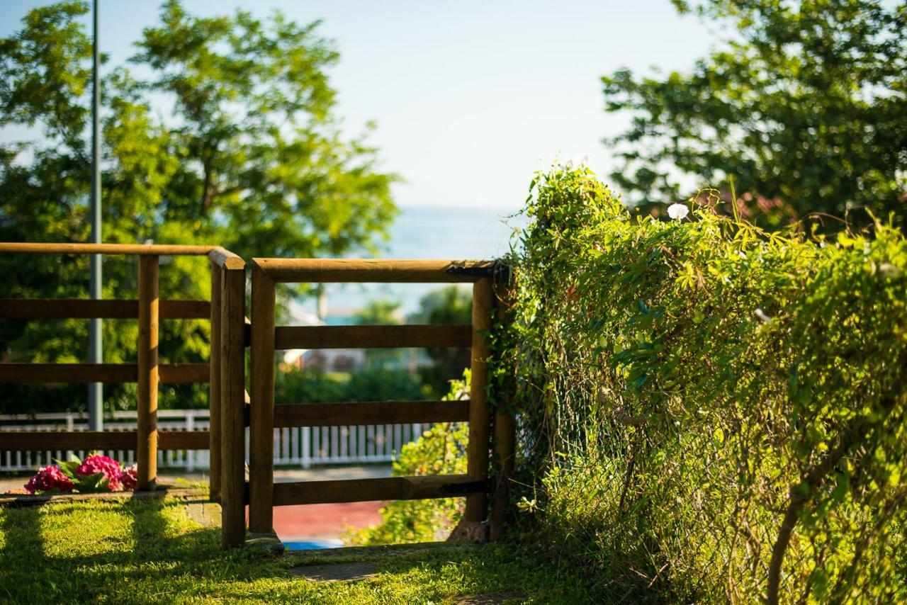 Casa De Las Flores - Apartamento Con Jardin Privado Frente A La Playa De Comillas Exterior photo